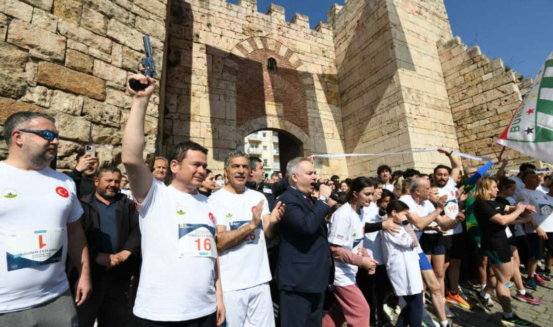 Bursa’da tarihi koşu nefesleri kesti! Bursa’nın köklü tarihini sporun