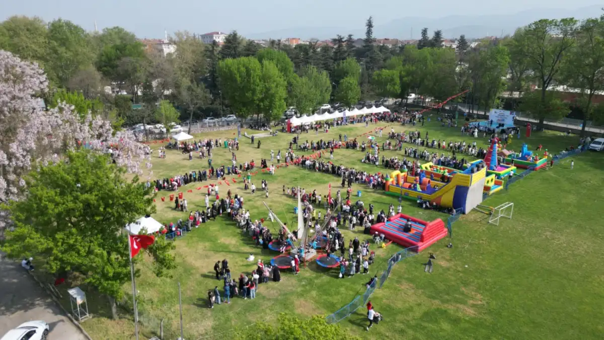 23 Nisan Çocuk Şenliği pazar gününe ertelendi