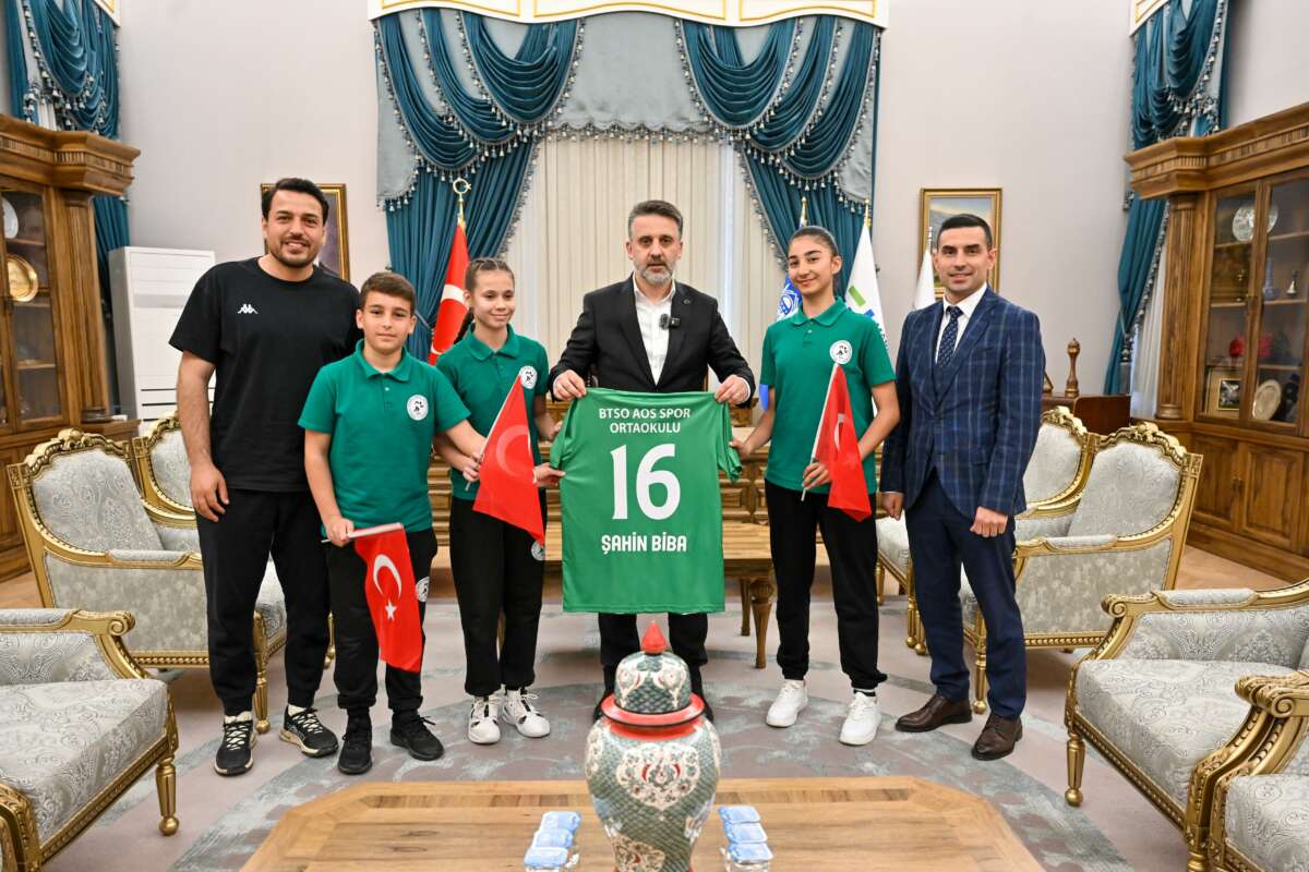 23 Nisan’da başkanlık koltuğuna oturdular, park ve spor alanı istediler!