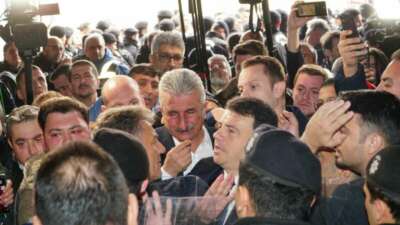 Büyükşehir Belediye Binası önündeki olaylarda