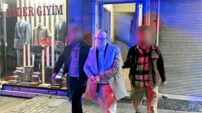 Bursa’da kendisini diş hekimi olarak