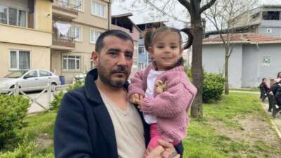 Bursa'da parkta toplanan bitkiler arasında