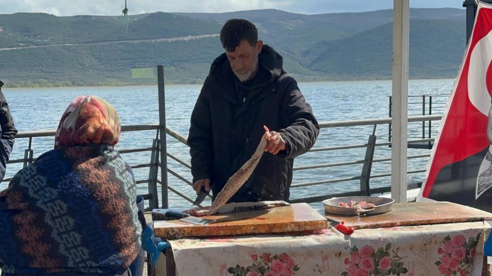 Bursa’da turna sezonu pahalı açıldı! Bursa'da Uluabat Gölü'ndeki su