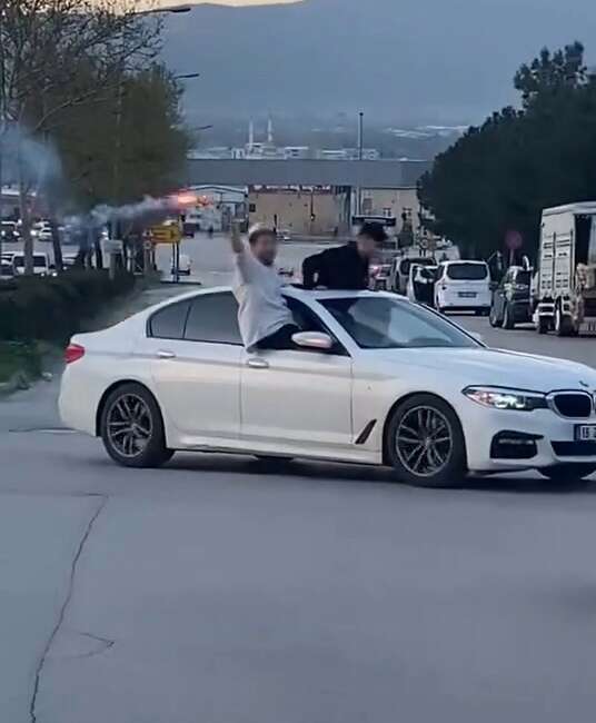 Bursa’da bu konvoyun faturası çıktı! Bursa'da trafikte tehlike saçan