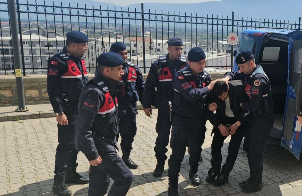 Bursa’da baba-oğul cinayetinde zanlı tutuklandı Bursa’nın Orhangazi ilçesinde bir