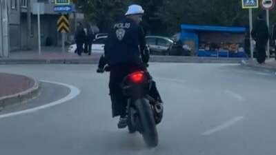 Bursa'da polis yeleği giyerek motosikletiyle