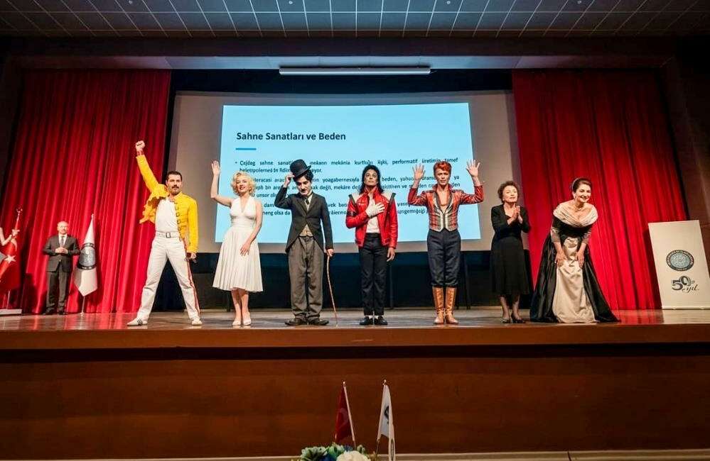 Sanat dünyasının önemli isimlerini ve akademisyenleri Bursa’da buluştu! Bursa Uludağ Üniversitesi (BUÜ)