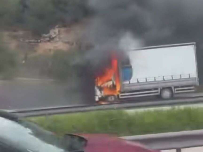 Bursa'da seyir halindeki kamyon,