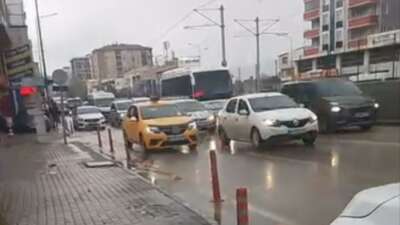 Bursa'da geri geri ilerleyen taksi