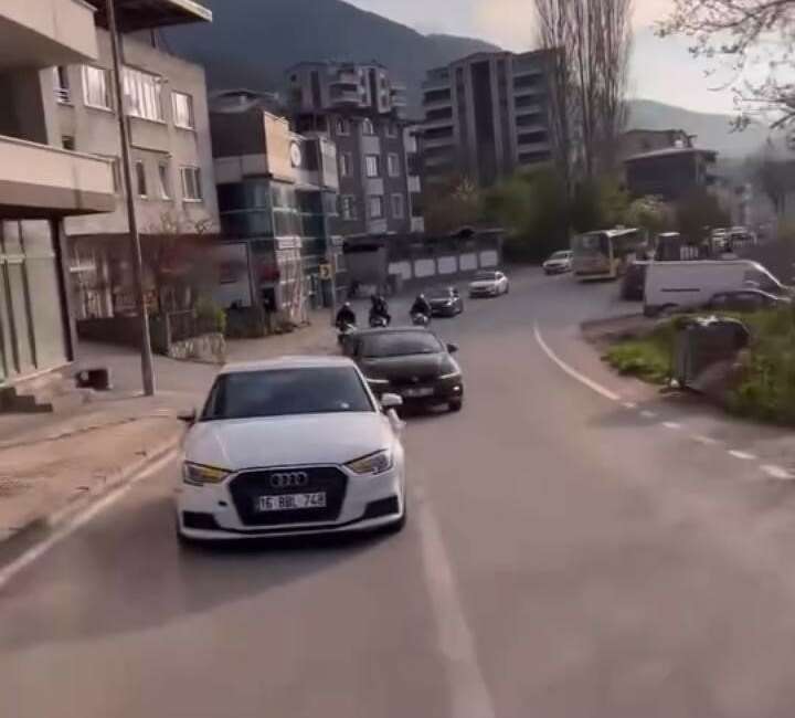 Bursa trafiğinde yine bir düğün konvoyu tehlikesi! Bursa'da düğün konvoyu yapan
