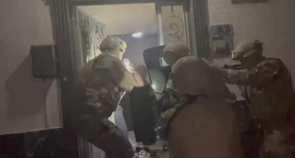 Bursa’da nefes kesen operasyon; Kapıları koçbaşıyla kırdılar… Bursa merkezli İstanbul ve Çorum'da