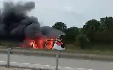 Bursa’da seyir halindeki bir otomobilde