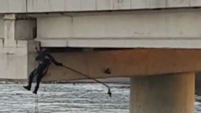 Bursa'nın Karacabey ilçesinde, köprü altında