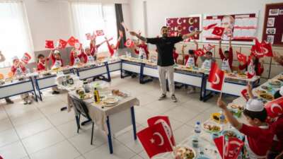  Marmarabirlik’in çocuklara zeytini sevdirmek,