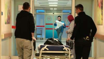 Bursa'nın İnegöl ilçesinde annesinin emzirip