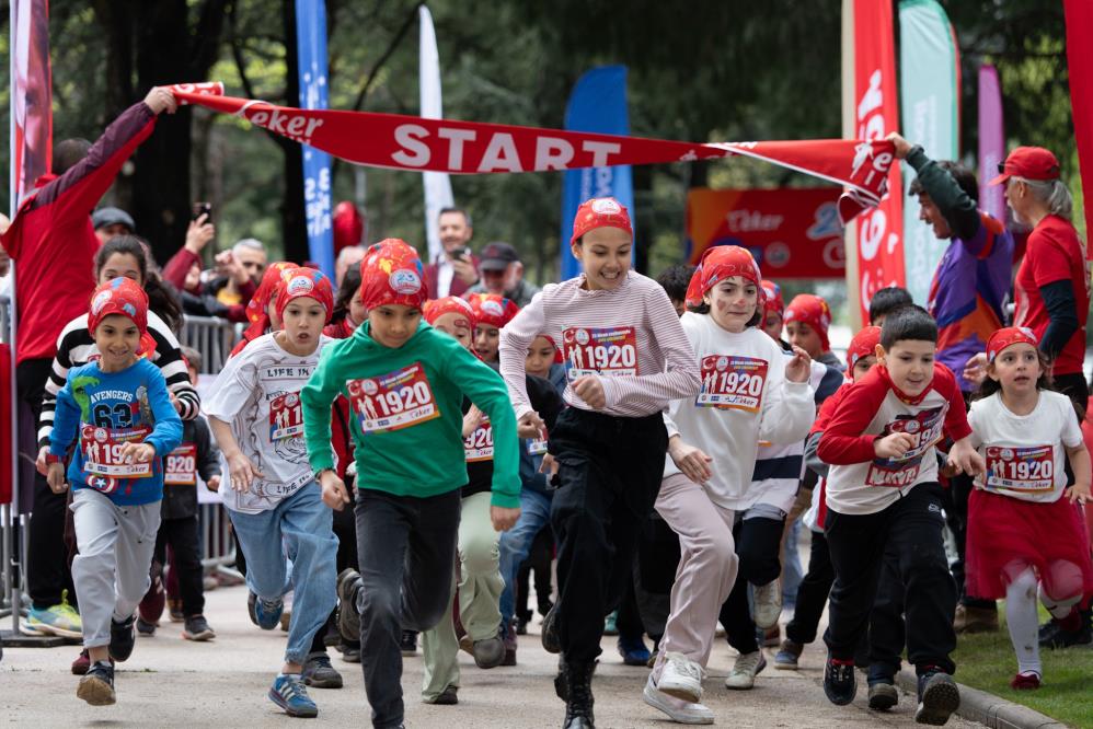 ‘Eker I Run 23 Nisan Çocuk Koşusu’ nefes kesti!