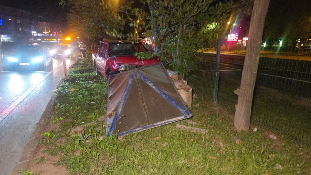 Bursa'da kontrolden çıkan kamyonet