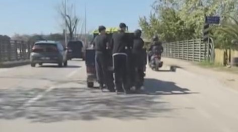 Bursa'da patenli gençler, bir