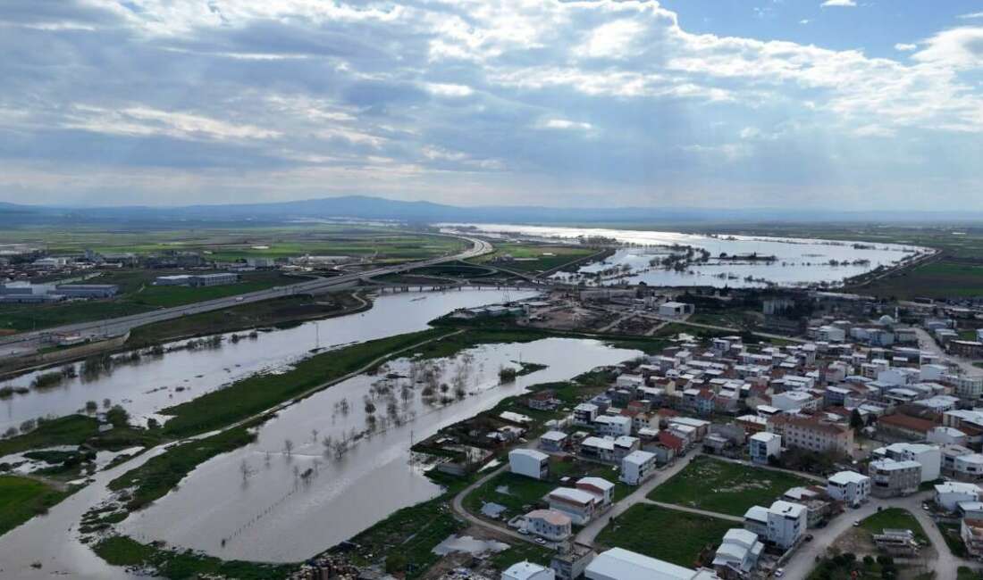 Bursa’da 10 bin dönüm arazi bu hale geldi Bursa’nın Karacabey ilçesinde şiddetli