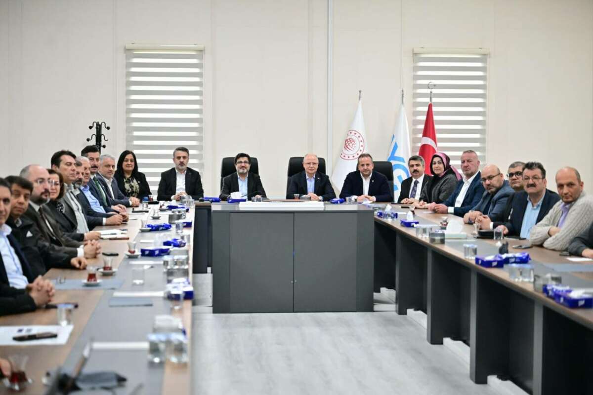 Bursa’nın hızlı tren projesi masada: Kritik zirve yapıldı
