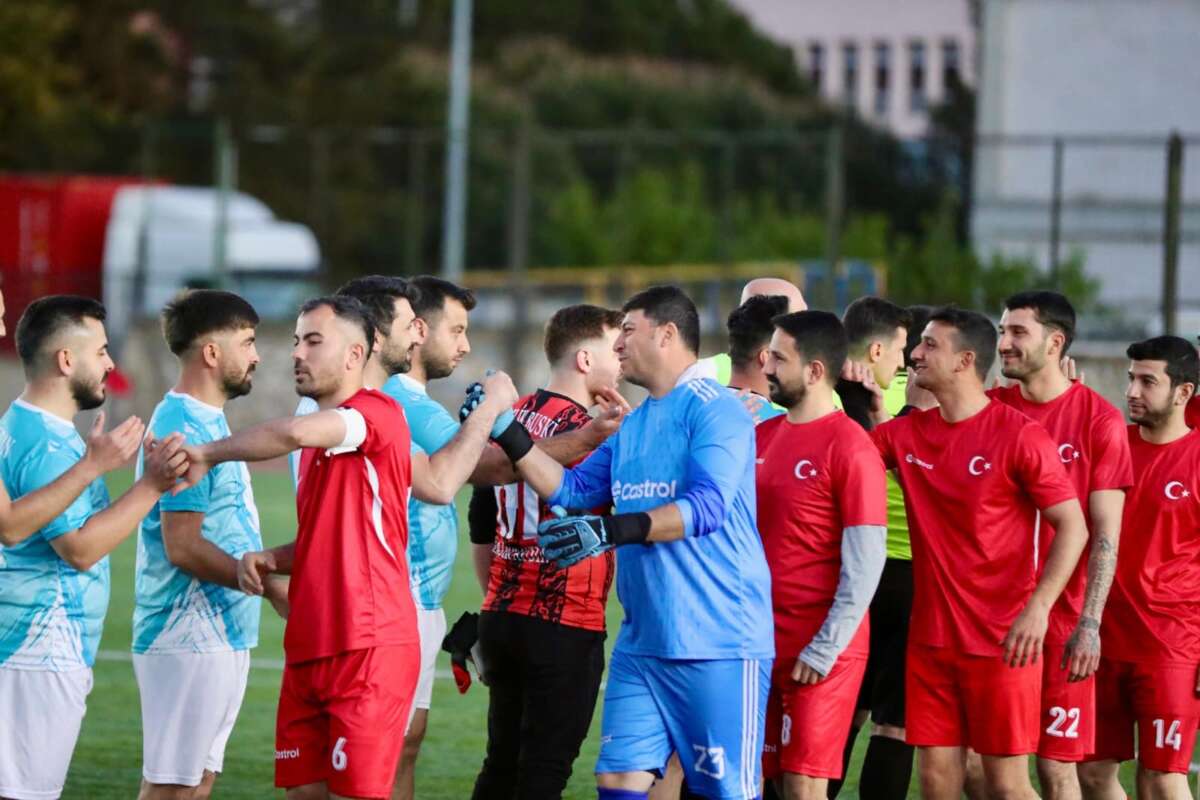 Gemlik’te İşçi Bayramı heyecanı yeşil sahaya taşındı