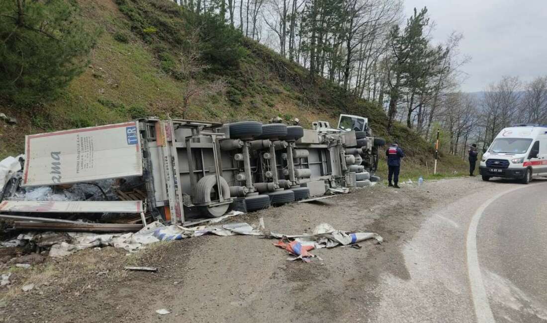 İnegöl’de su yüklü tır yamaca devrildi: 1 yaralı