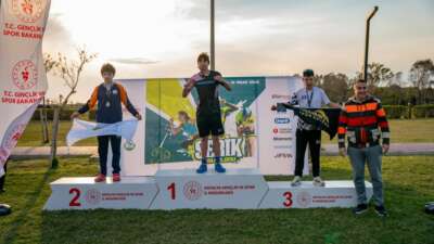 Osmangazi Belediyespor Triatlon Takımı sporcuları,