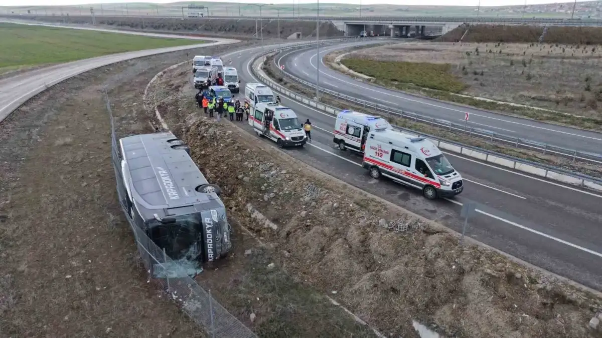 Aksaray’da otobüs şarampole devrildi: 23 yaralı