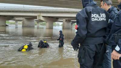 Karacabey ilçesinde etkili olan yağış,