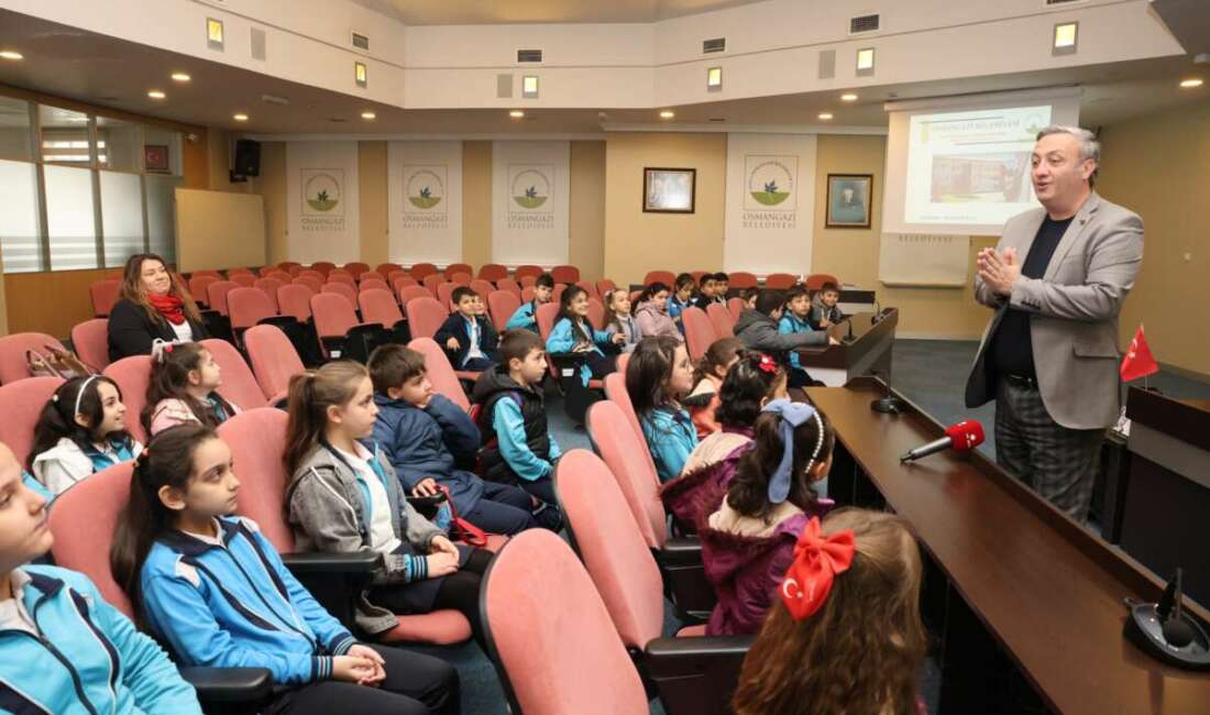 Bursa Osmangazi’de çocuklar küçük yaşta demokrasi kültürüyle tanıştı! Osmangazi Belediyesi Meclis Salonu’nda