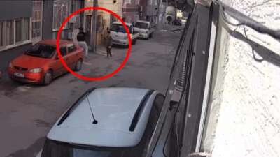 Bursa’da sokakta yürüyen 2 kişiden