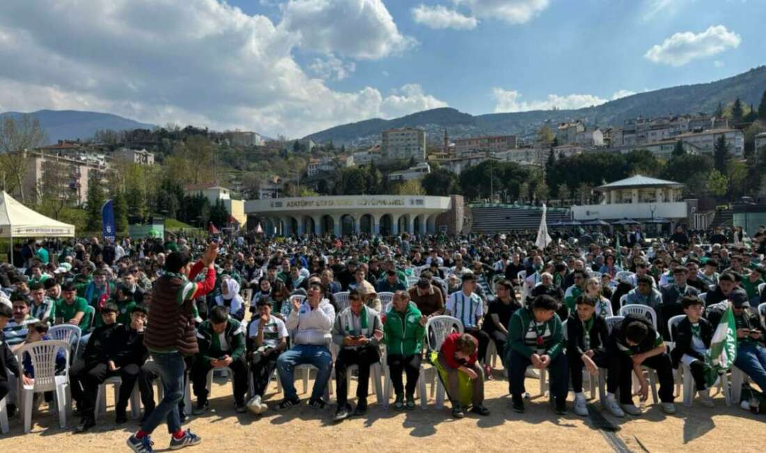 Bursa’da dev ekranın önü tıklım tıklım doldu… Bursa’da, Bursaspor’un Ankara Demirspor