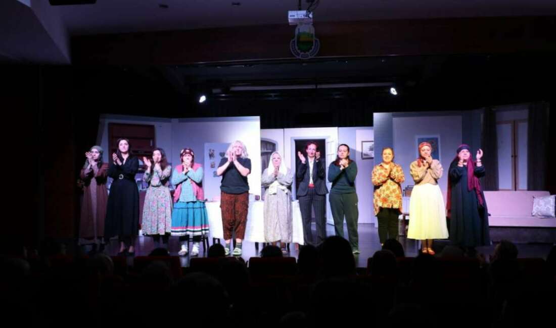 Bursa İnegöl’de final yapan oyun ayakta alkışlandı! İnegöl Belediyesi Şehir Tiyatrosu’nun