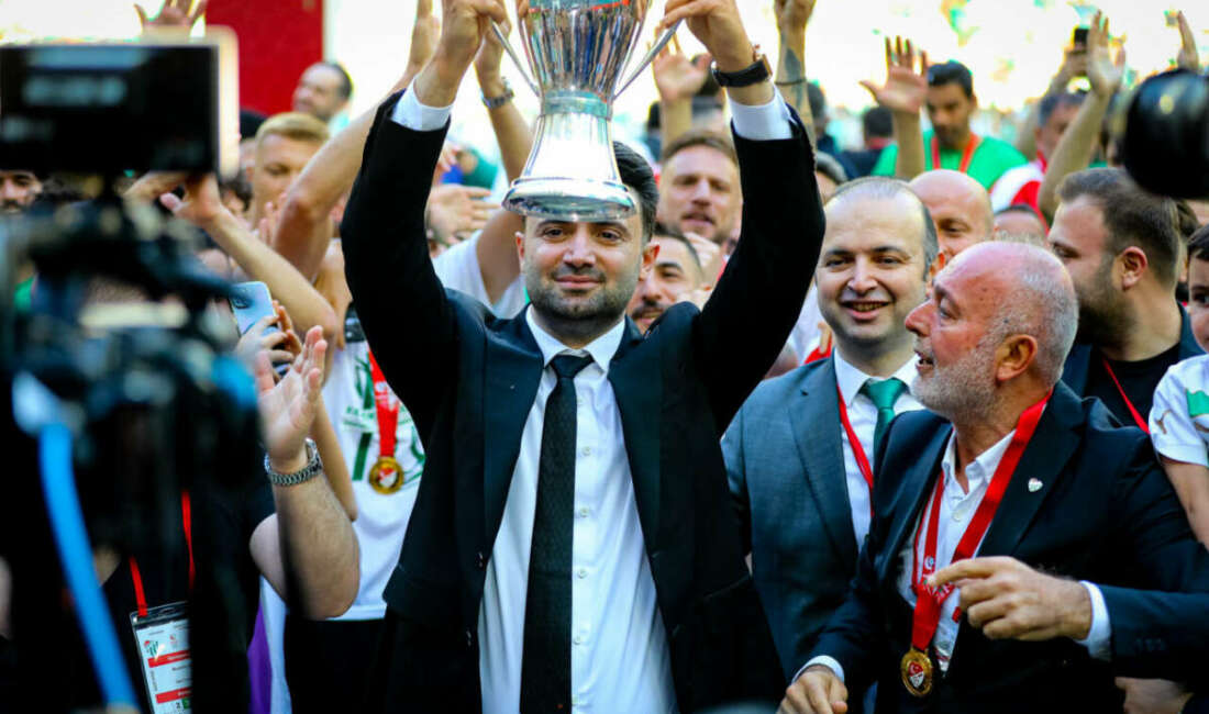 Bursaspor, şampiyonluk kupasını geçen