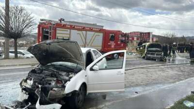 Sivas’ta taksi ile otomobilin çarpıştığı