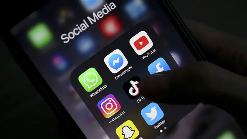 Sosyal medyaya 15 yaş