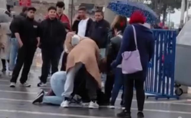 Bursa’da şemsiye satarak
