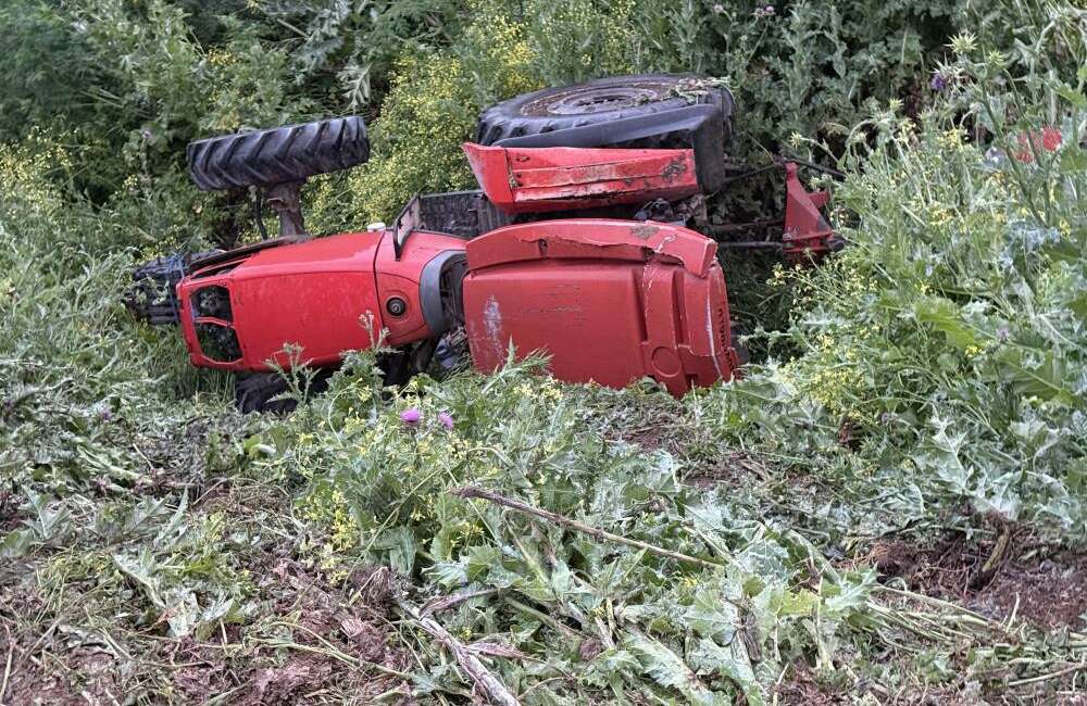 Bursa'da traktörün şarampole devrilmesi