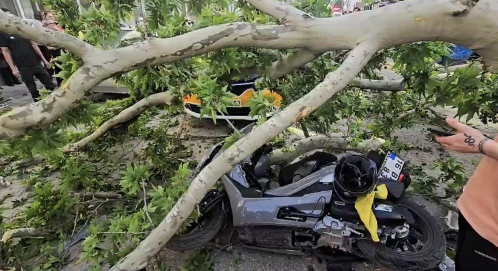 Bursa’da motosiklet sürücüsü yaşam mücadelesi veriyor Bursa'nın Karacabey ilçesinde devrilen