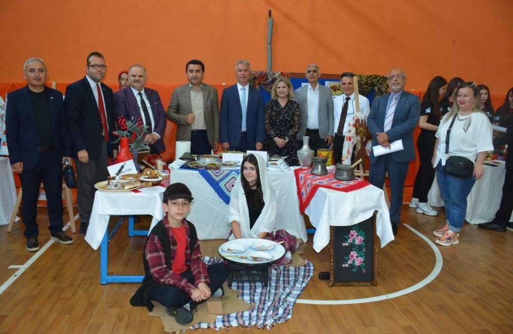 TÜBİTAK 4006 bilim fuarında 20 proje sergilendi Bursa'da Macide Gazioğlu Kükürtlü