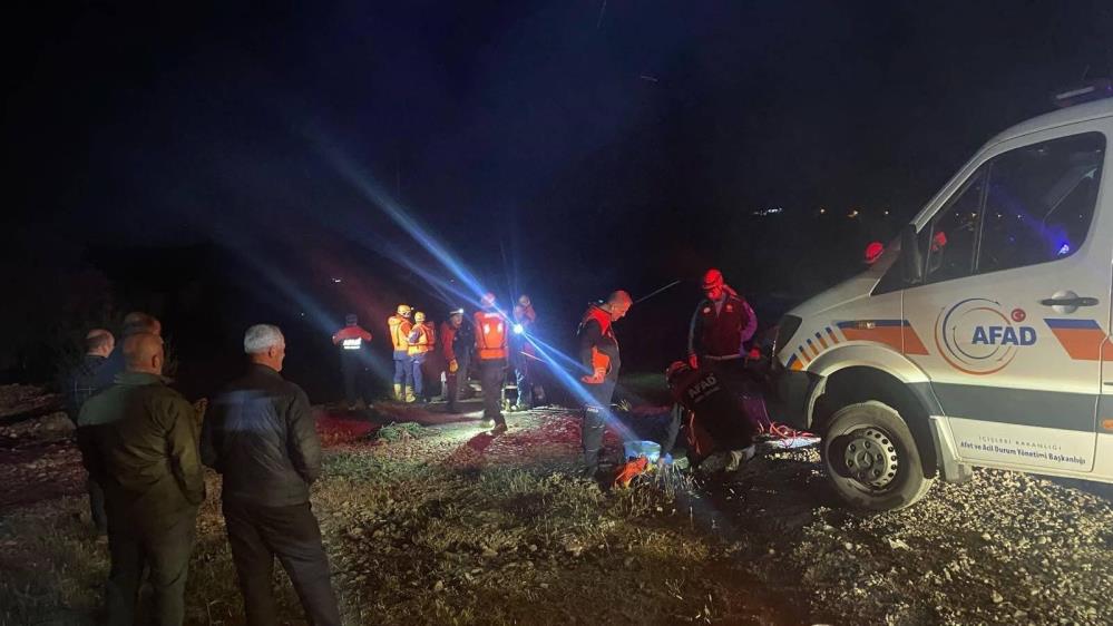 Bursa’da mahsur kalan 4 kişi böyle kurtarıldı! Bursa'nın Mustafakemalpaşa ilçesinde baraj