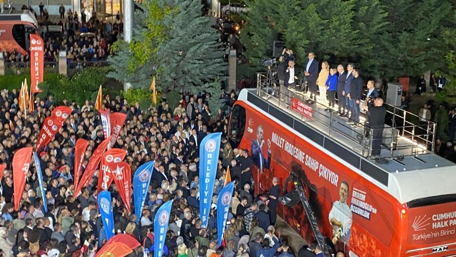 Özgür Özel: “Biz sandık istiyoruz, kurultay istiyoruz” Özgür Özel, Kemal