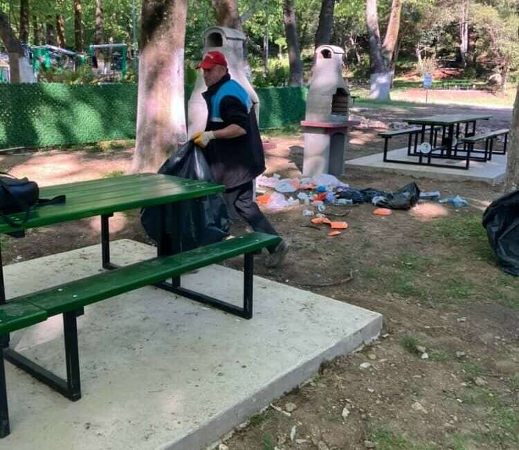Bursa’da Mesire alanı bir günde çöplüğe döndü! Görüntüler tepki çekti Bursa’nın Karacabey ilçesinde vatandaşların