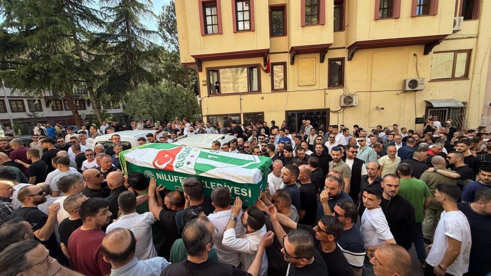 Bursaspor taraftarı Ertuğ Toker gözyaşlarıyla uğurlandı Bursa'da geçirdiği motosiklet kazasında