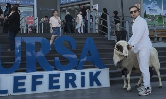 Bursa’da bunu da gördük; Koçla teleferiğe bindi! Bursa’da yaşayan Mesut