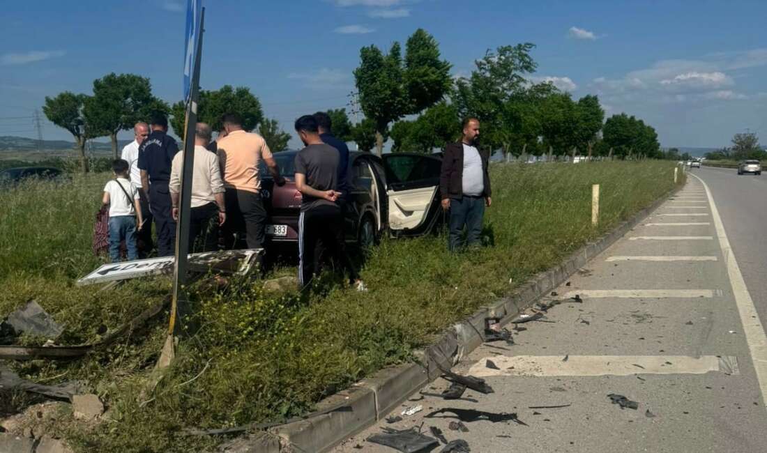 Yenişehir’de trafik kazası: 3 yaralı Bursa'nın Yenişehir ilçesinde iki