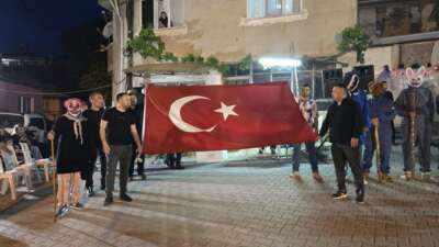 Bursa’da yüzyıllardır sürdürülen Çeteler geleneği bu yıl da yaşatıldı! Bursa'nın Orhaneli ilçesi Topuk Mahallesi'nde
