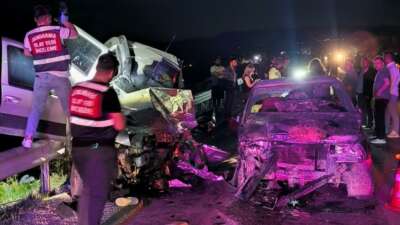 Mersin'de 3 aracın karıştığı zincirleme