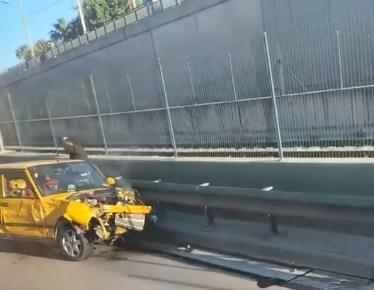 Alkollü sürücü direksiyon hakimiyetini kaybetti, bariyerlere çarptı Bursa'da seyir halinde direksiyon