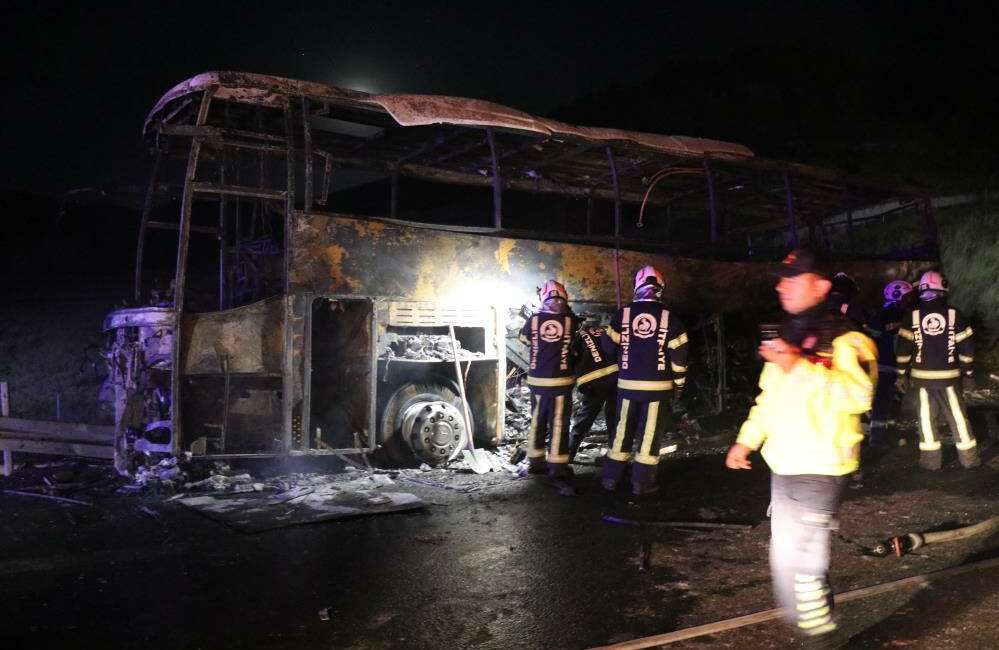 Otobüs kazasında kahreden tablo: 7 ölü, 1’i ağır 34 yaralı Denizli'nin Sarayköy ilçesinde bariyerlere